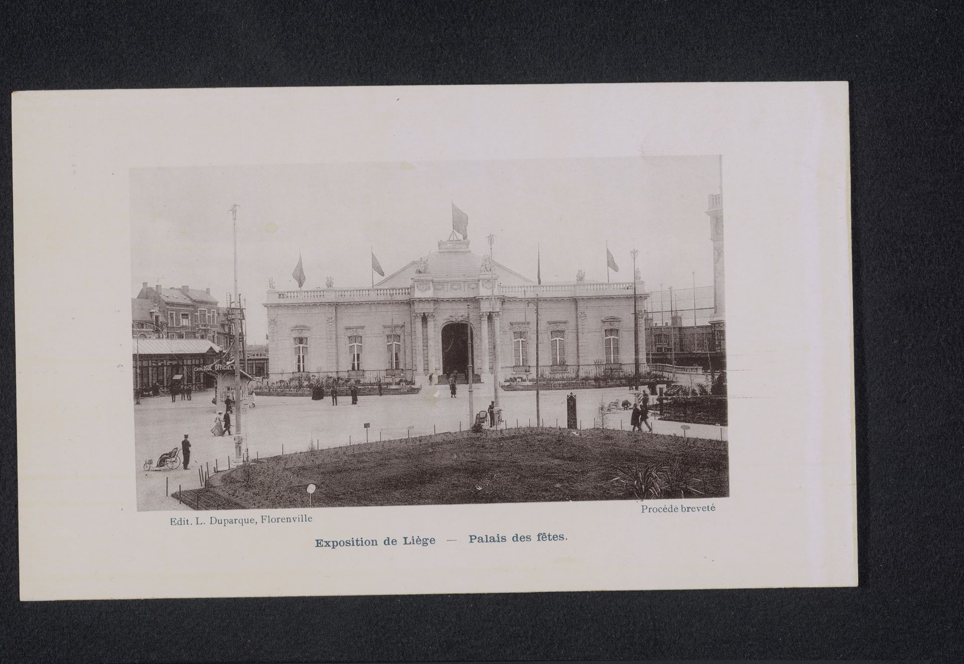 Gezicht op de schouwburg van de Wereldtentoonstelling van 1905 in Luik by Anonymous