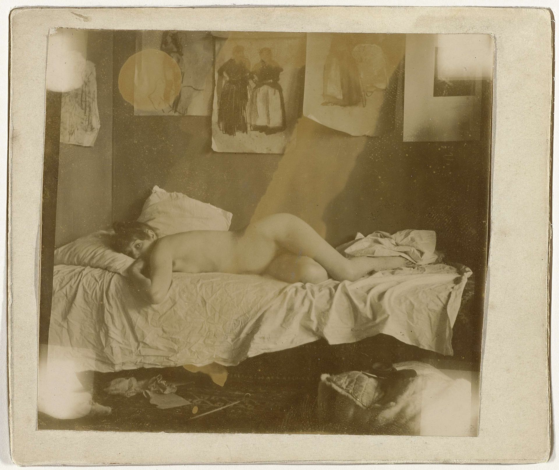 Marie Jordan naakt liggend op een bed by George Hendrik Breitner