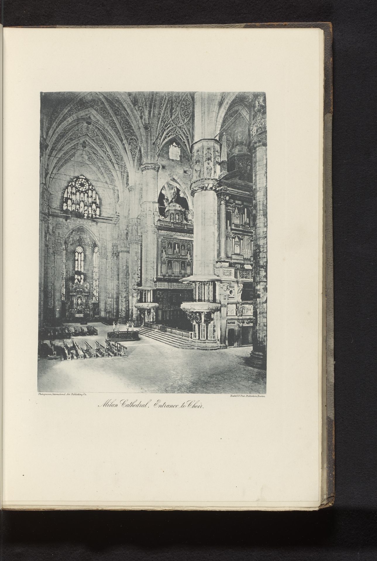 Interieur van de kathedraal van Milaan by Anonymous
