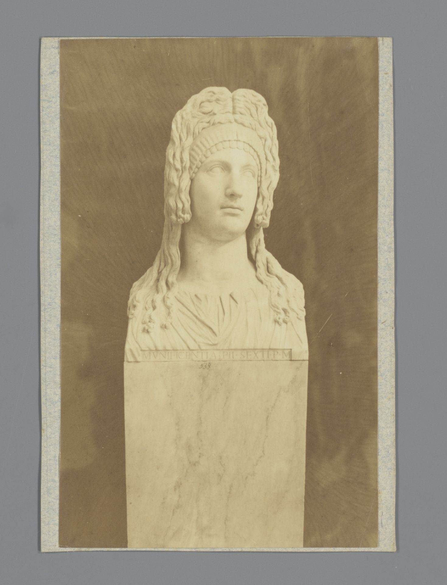 Buste van Matidia als Melpomene by Anonymous