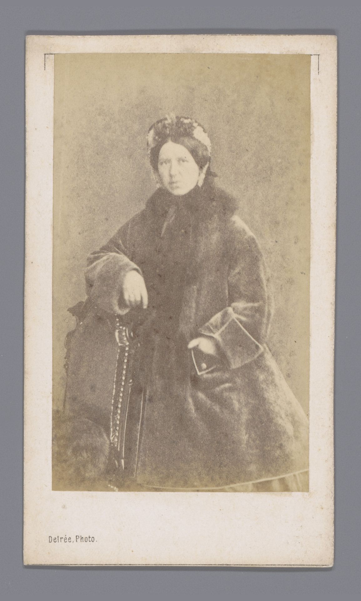 Portret van een onbekende vrouw by Guillaume Delrée