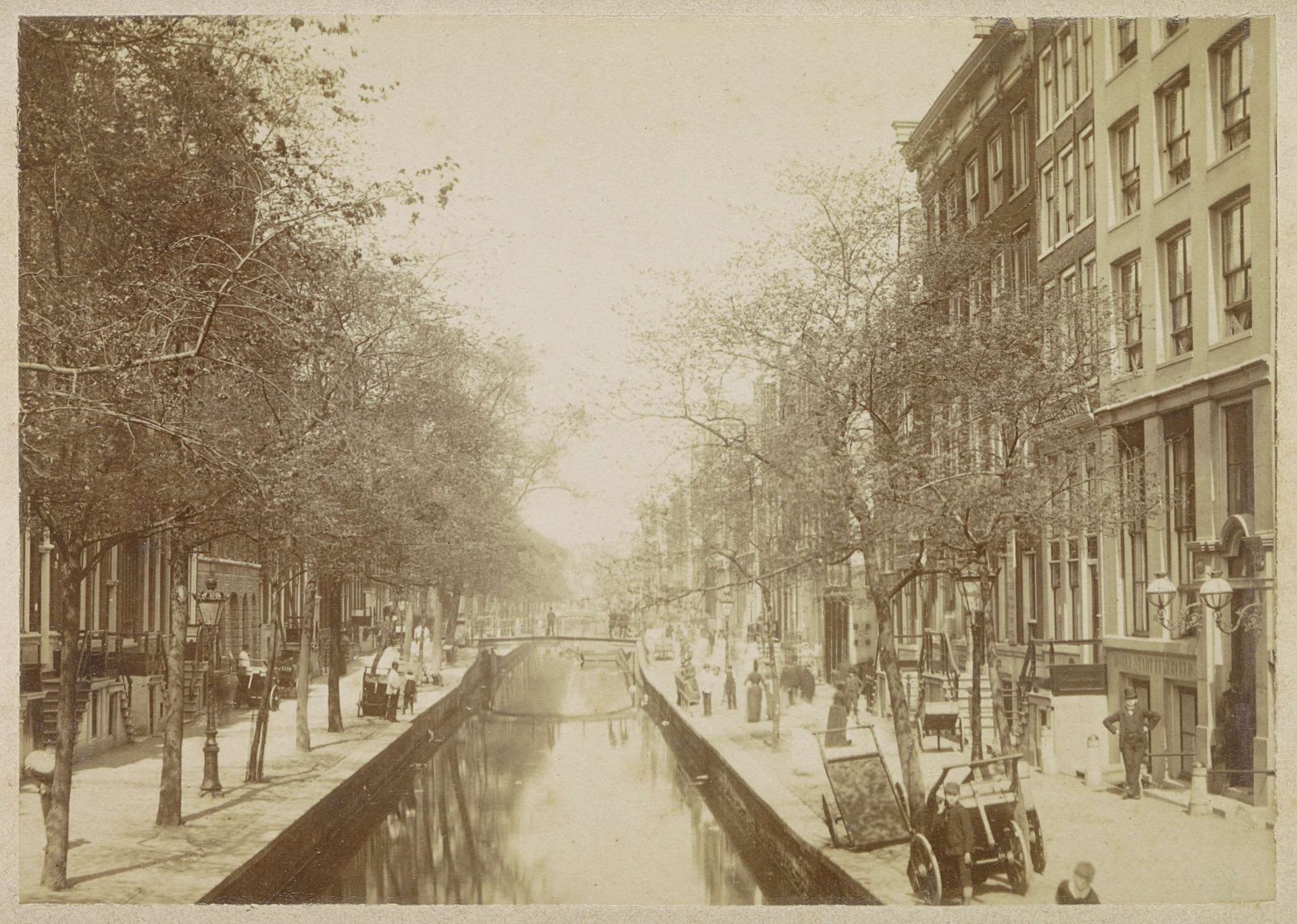 Gezicht op de Achterburgwal by Andries Jager