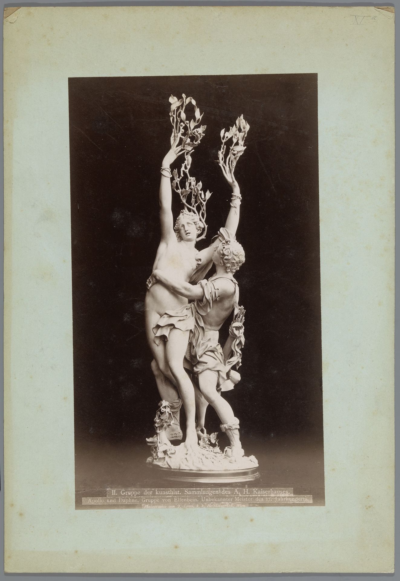 Sculptuur van Apollo en Daphne door Jakob Auer by Josef Löwy