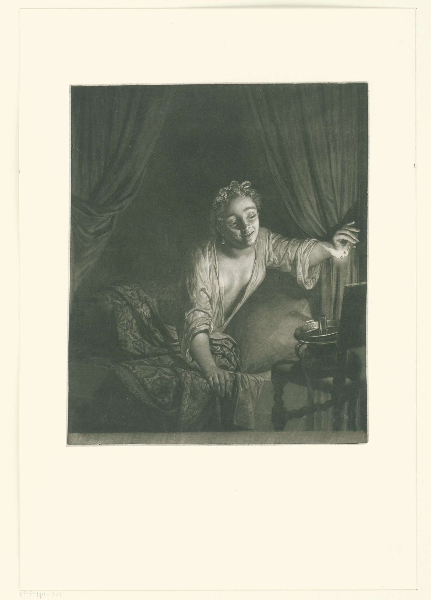 Vrouw in bed met een kaars by Nicolaas Verkolje