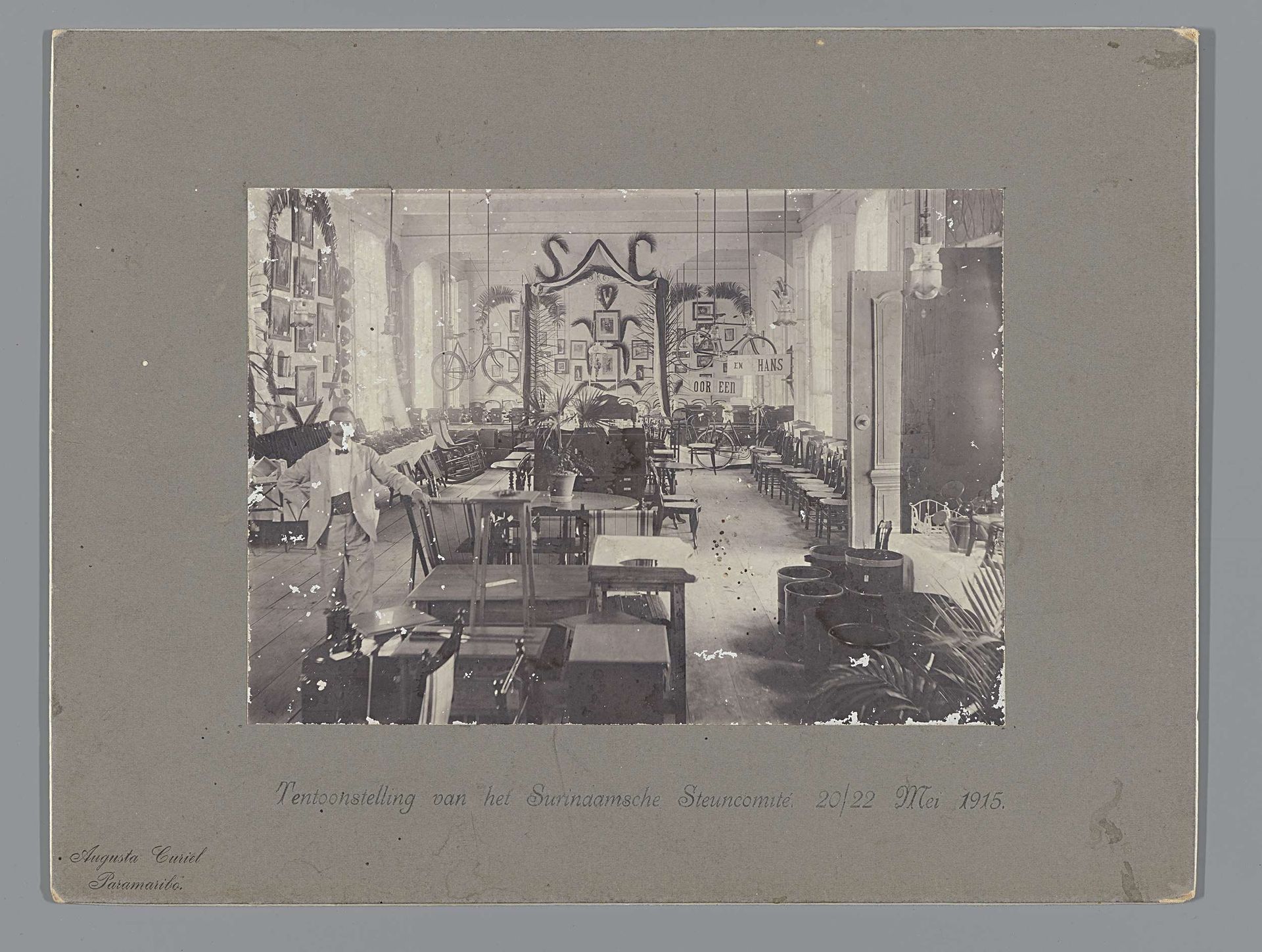 Tentoonstelling van het Surinaamsche Steuncomite 20/22 Mei 1915 by Augusta Curiel