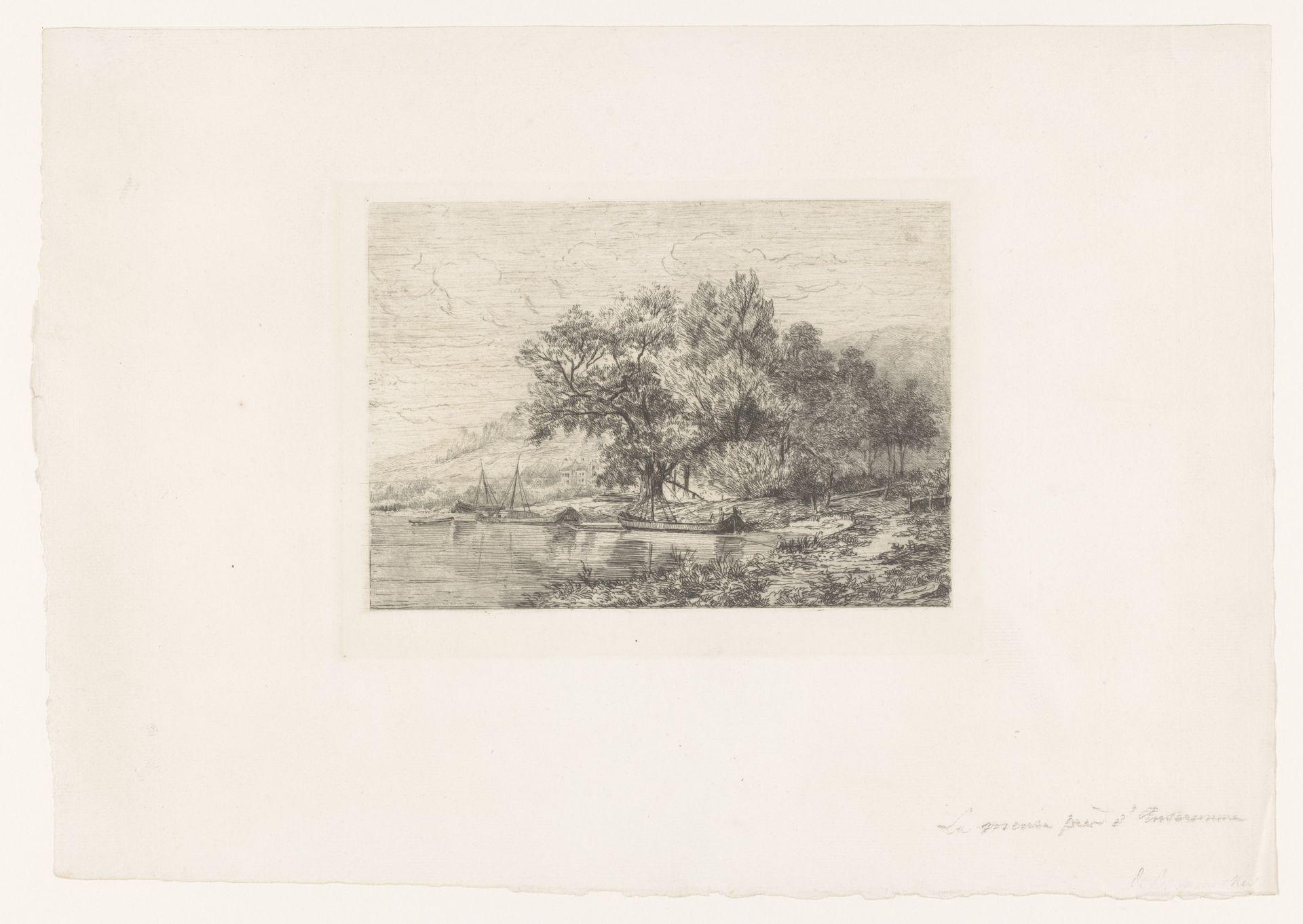 Gezicht op de Maas met enkele boten en een heuvel op de achtergrond by Félix de Baerdemaecker
