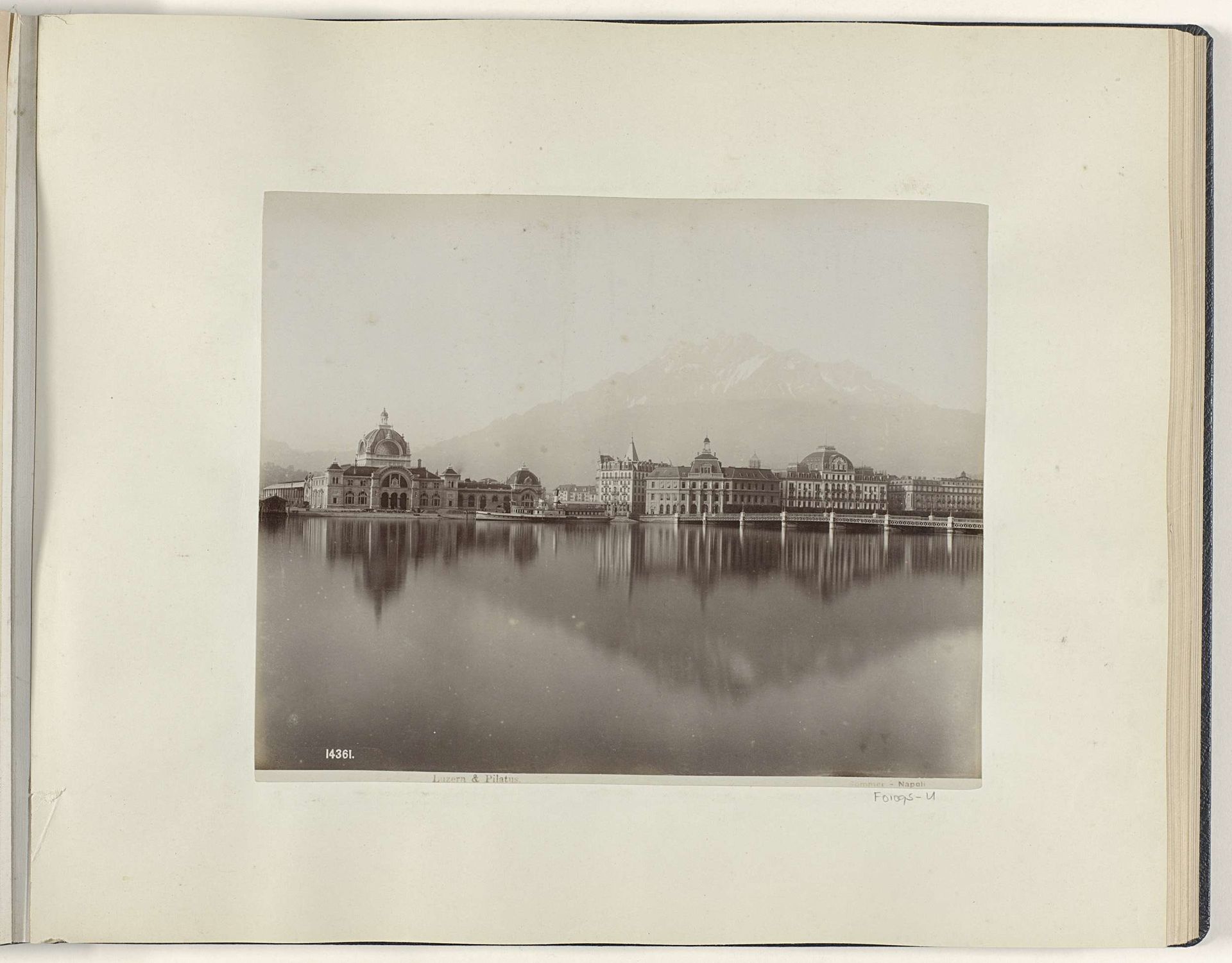 Gezicht op Luzern en de Pilatusberg by Giorgio Sommer
