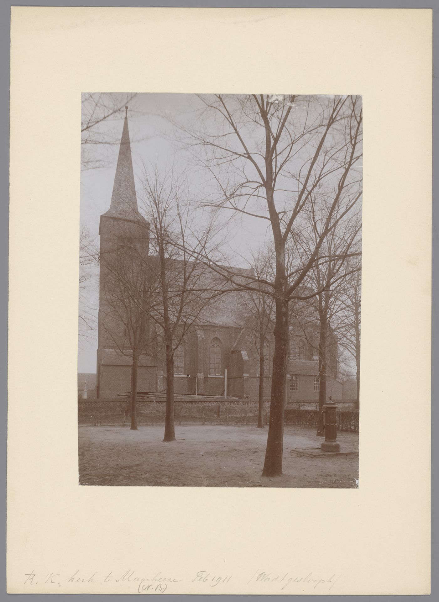 Gezicht op de Sint-Gertrudiskerk te Maarheeze by anoniem (Monumentenzorg)