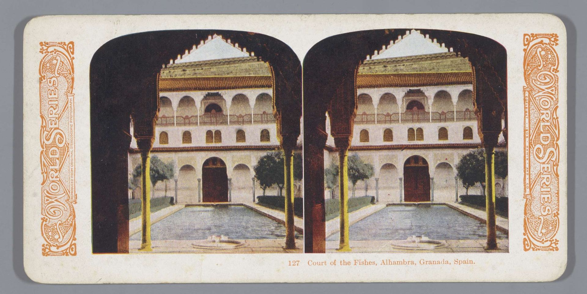 Gezicht op de Patio de los Arrayanes in het Alhambra te Granada by Anonymous