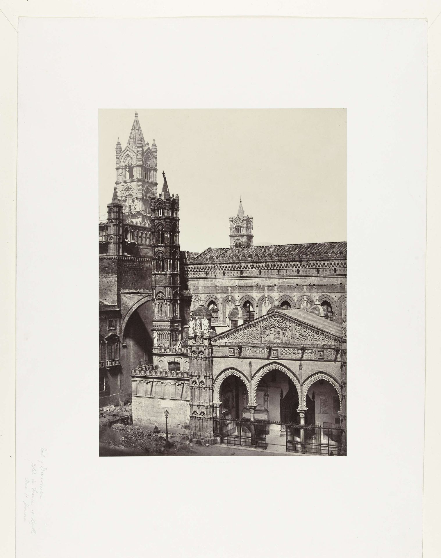 Stadsgezicht met kerk, mogelijk in Italië by Paul-Marcellin Berthier