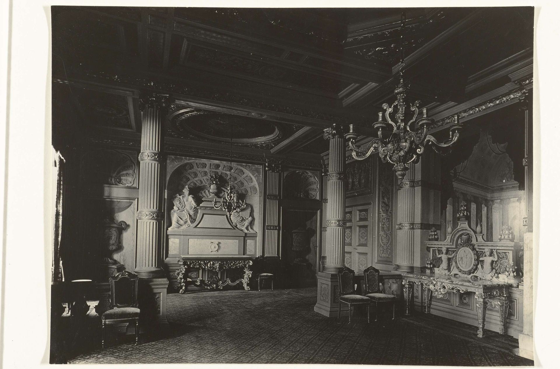 Gezicht in de Kleine Eetzaal van Paleis Het Loo in  Apeldoorn by Richard Tepe