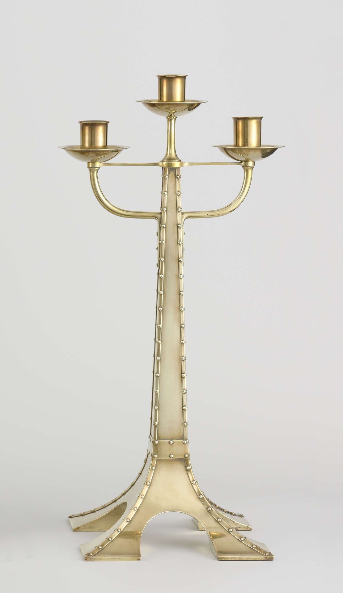 Mantle clock with two candelabra by Hendrik Petrus Berlage