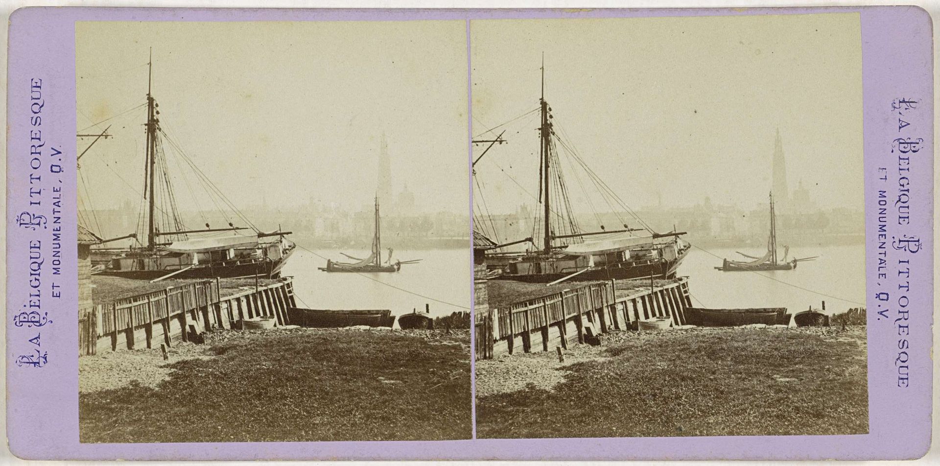 Gezicht op de Schelde met twee schepen en de stad Antwerpen op de achtergrond by Jules Hippolyte Quéval
