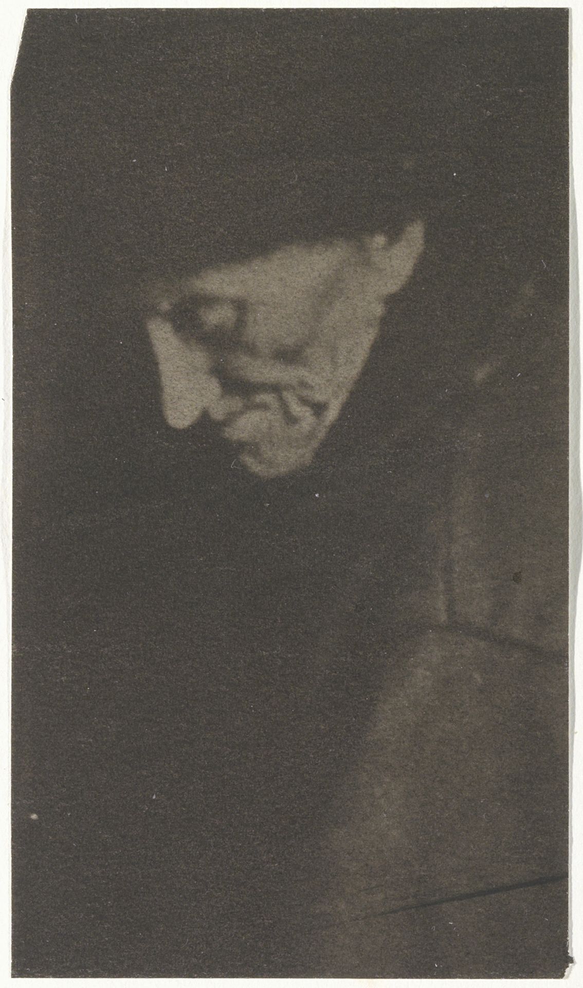 Portret van een oude man met een muts, vermoedelijk in Volendam by G. Hidderley