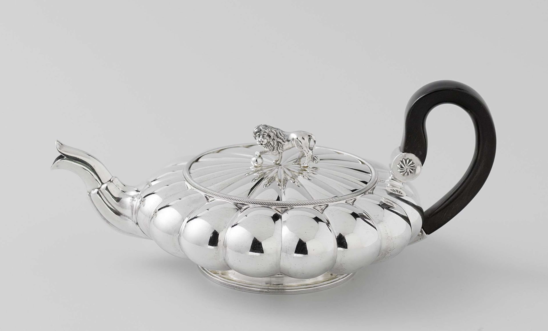 Three-piece tea service by Theodorus Gerardus Bentvelt