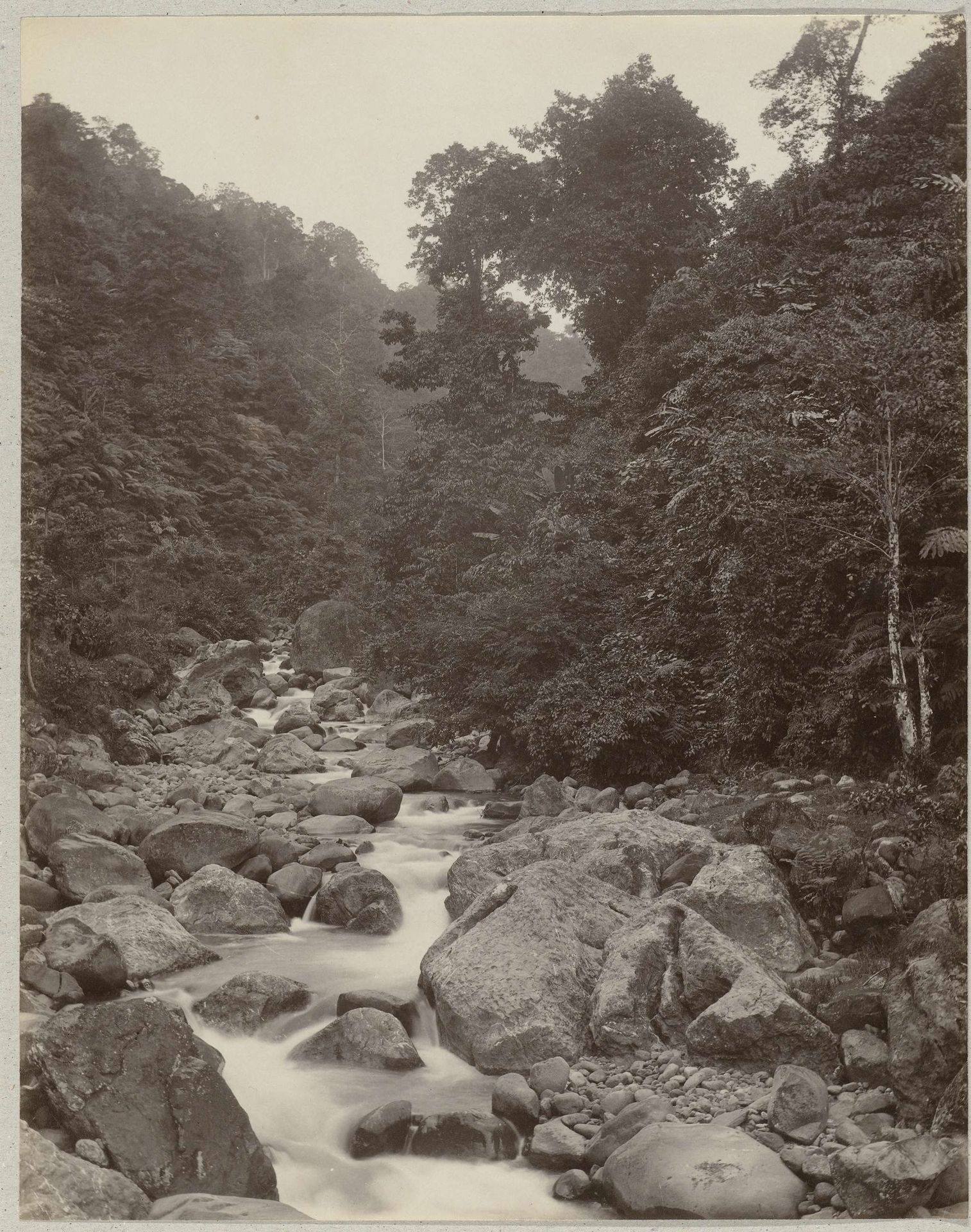 Rivier door de Anaikloof op Sumatra by Christiaan Benjamin Nieuwenhuis