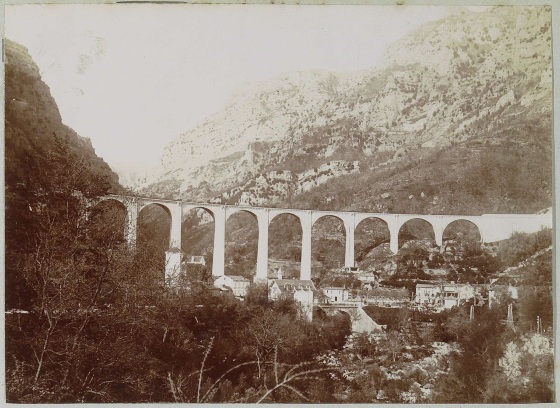 Viaduct bij Pont du Loup by Delizy