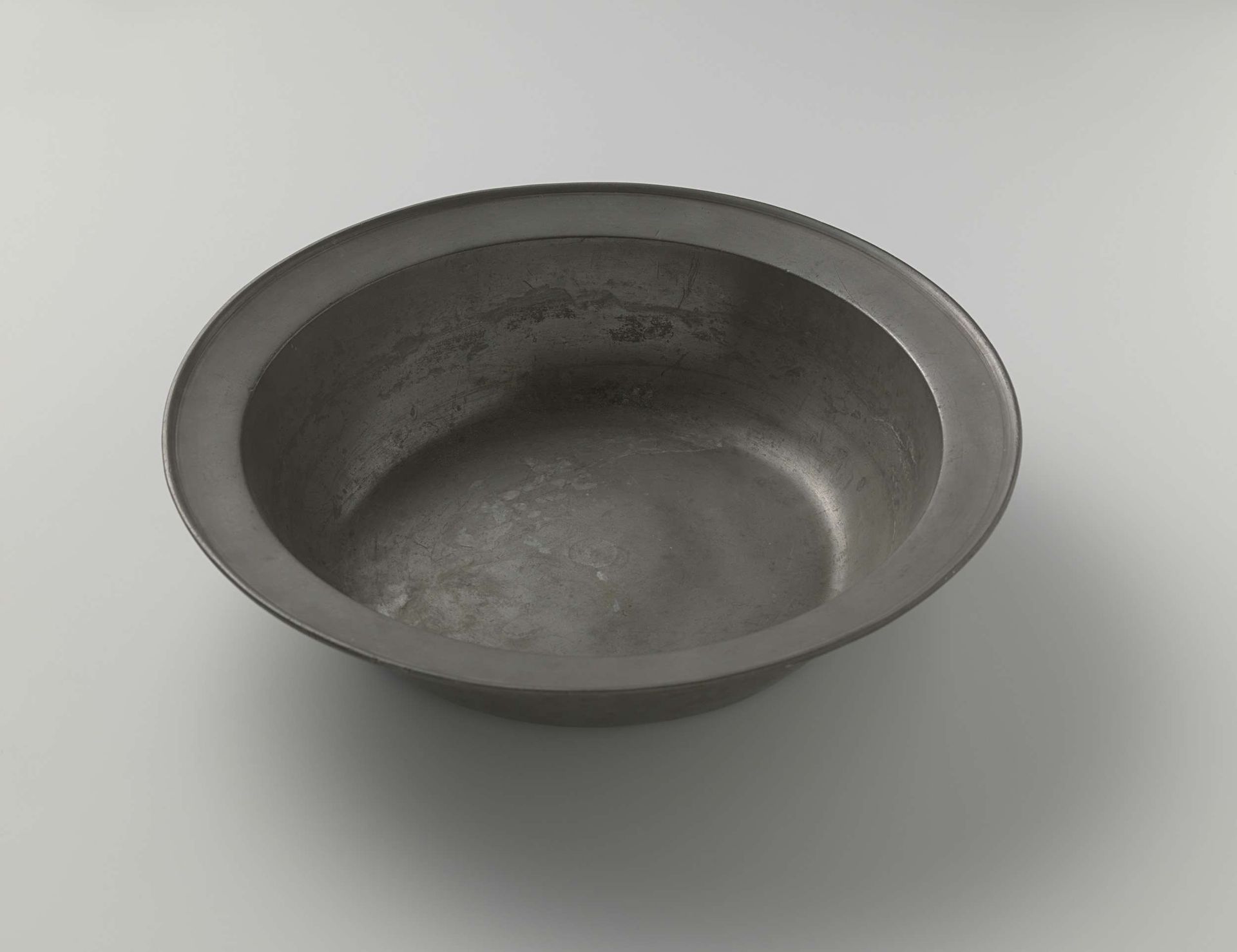 Ronde schotel by Jan Francis Schutjes