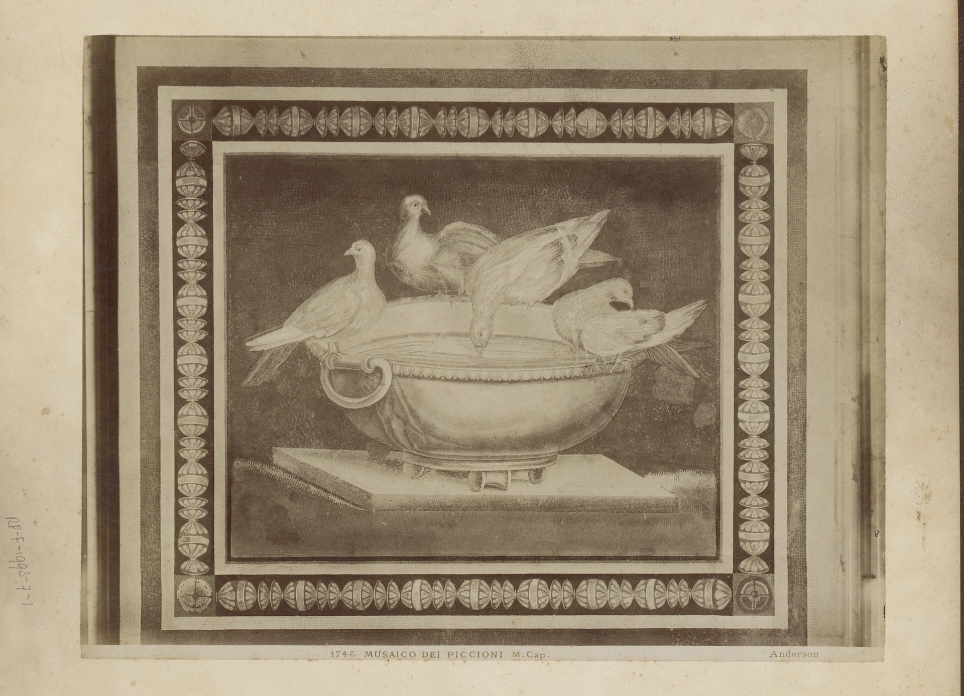 Fotoreproductie van mozaïek met duiven in de Capitolijnse Musea te Rome by James Anderson