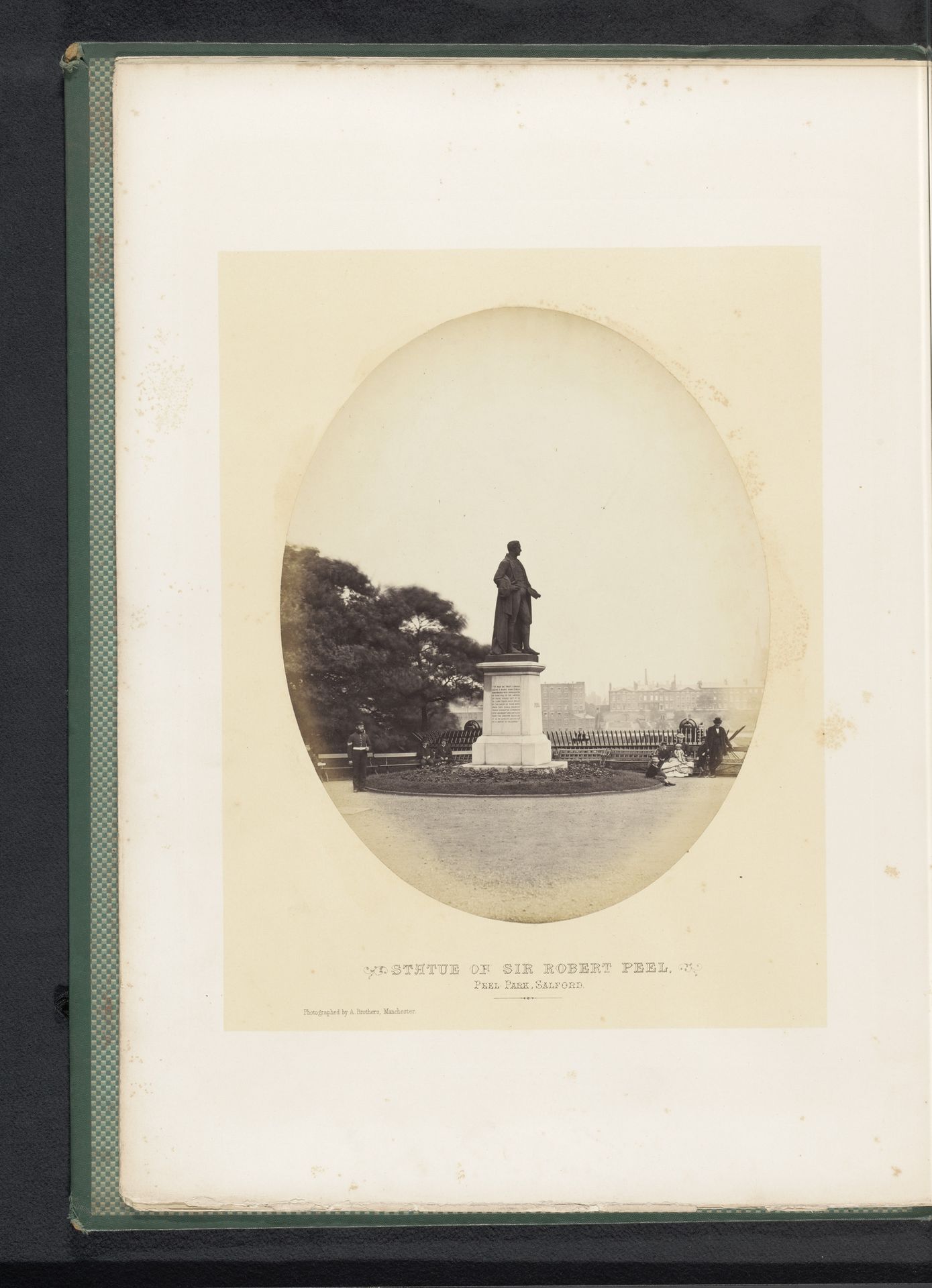 Standbeeld van Robert Peel in Peel Park in Salford, Engeland by Alfred Brothers