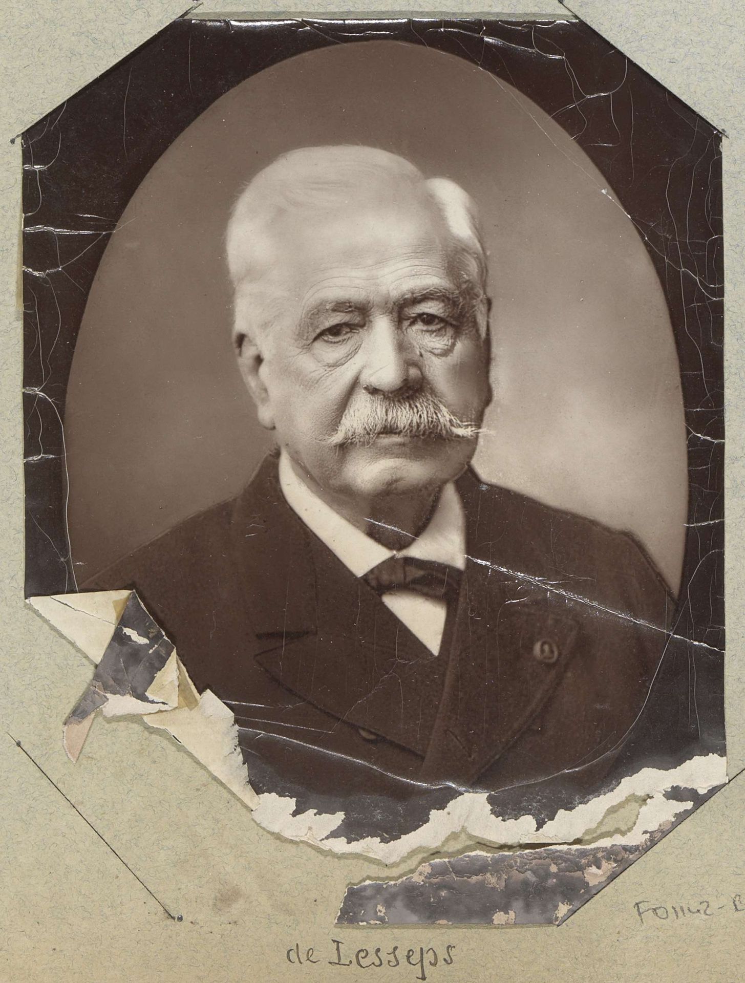 Portret van Ferdinand de Lesseps, ingenieur, financier en diplomaat by Nadar