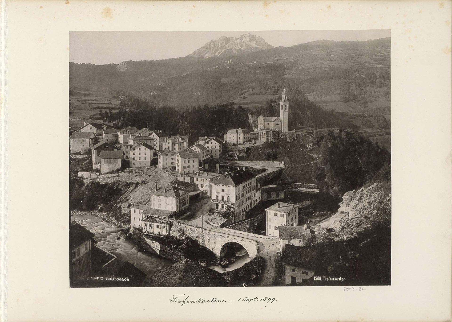 Gezicht op Tiefencastel by Photoglob & Co.