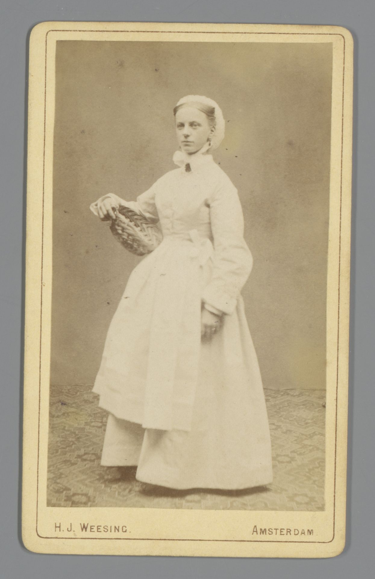 Portret van een onbekende vrouw by Hermanus Jodocus Weesing