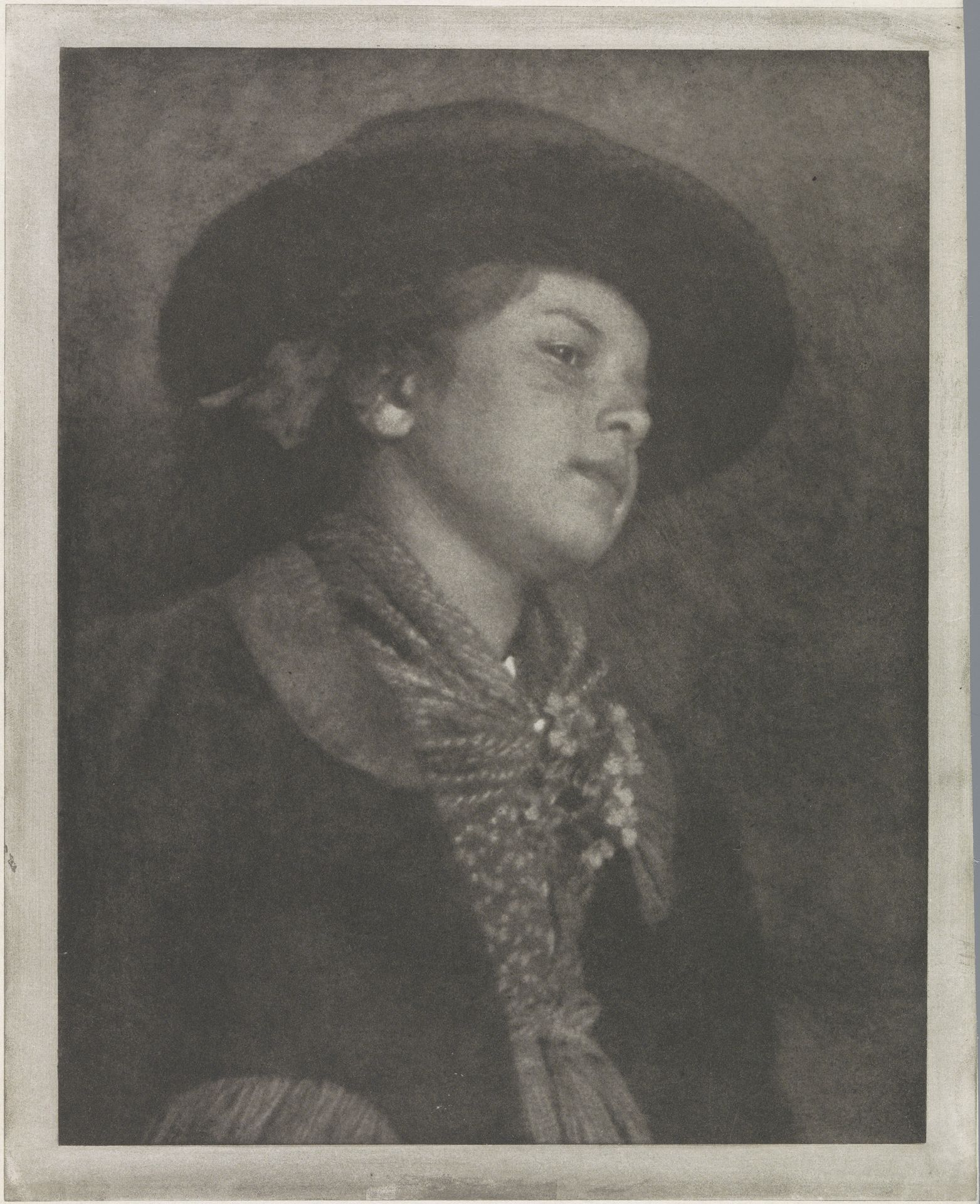 Portret van Lotte Kühn, de dochter van de fotograaf by Heinrich Kuhn