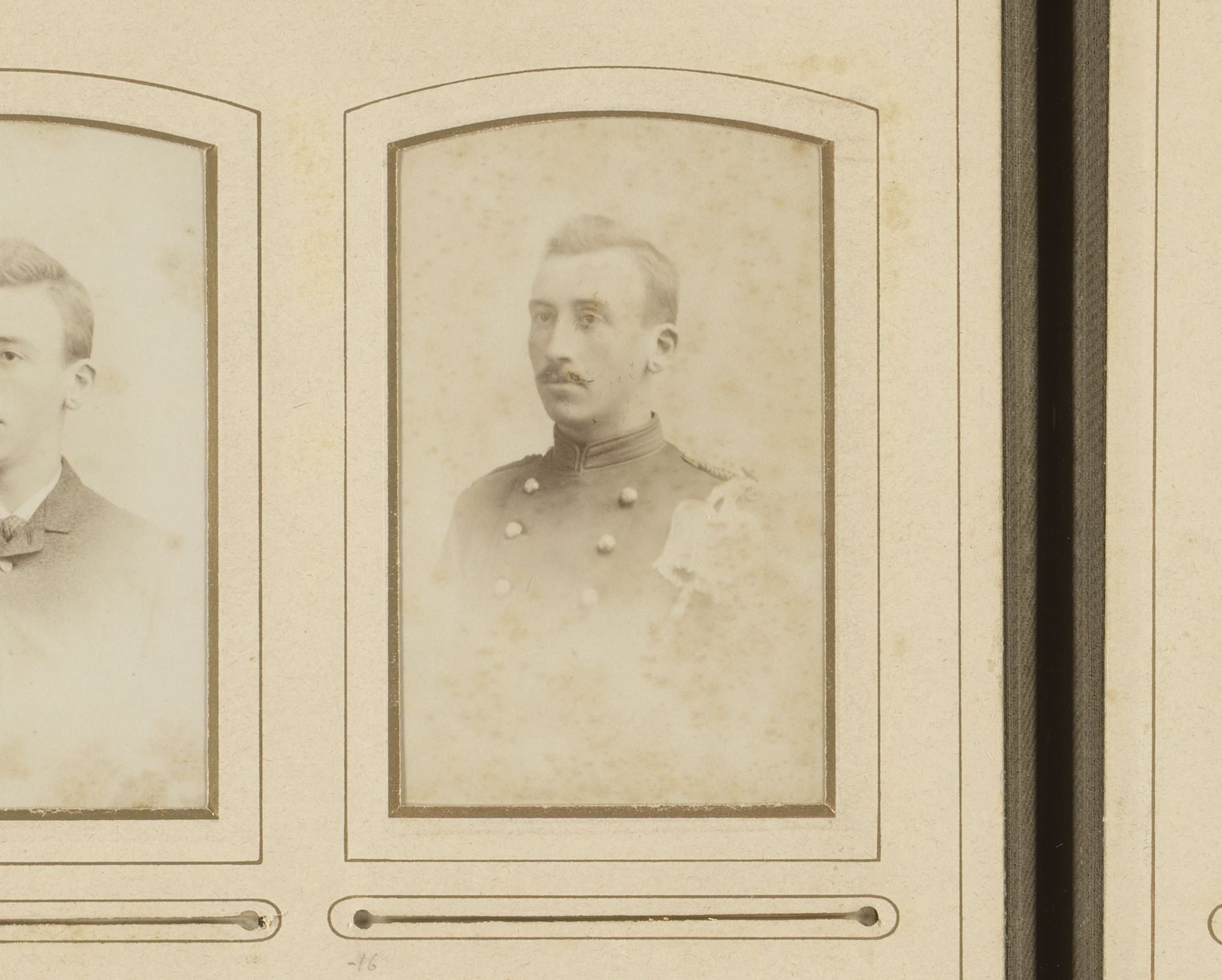 Portret van een onbekende jonge man in militair uniform by Max Büttinghausen