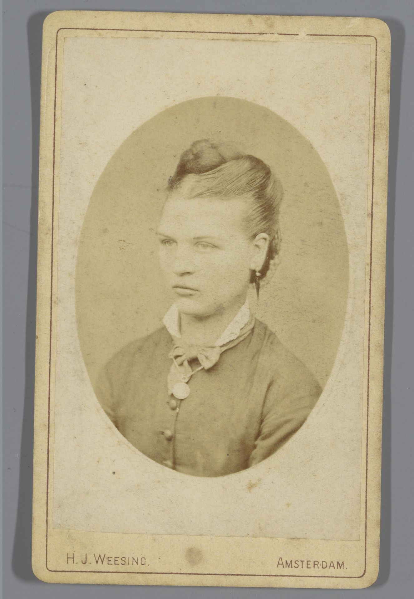 Portret van een onbekende vrouw by Hermanus Jodocus Weesing