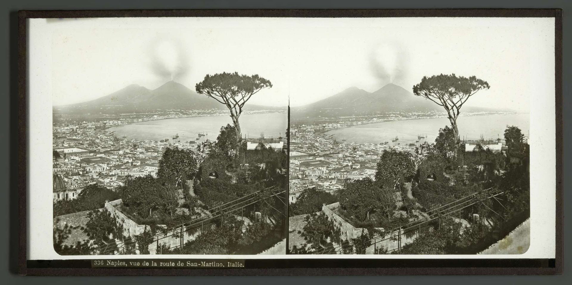 Gezicht op Napels en de Vesuvius, Italië by Ferrier Père-Fils et Soulier