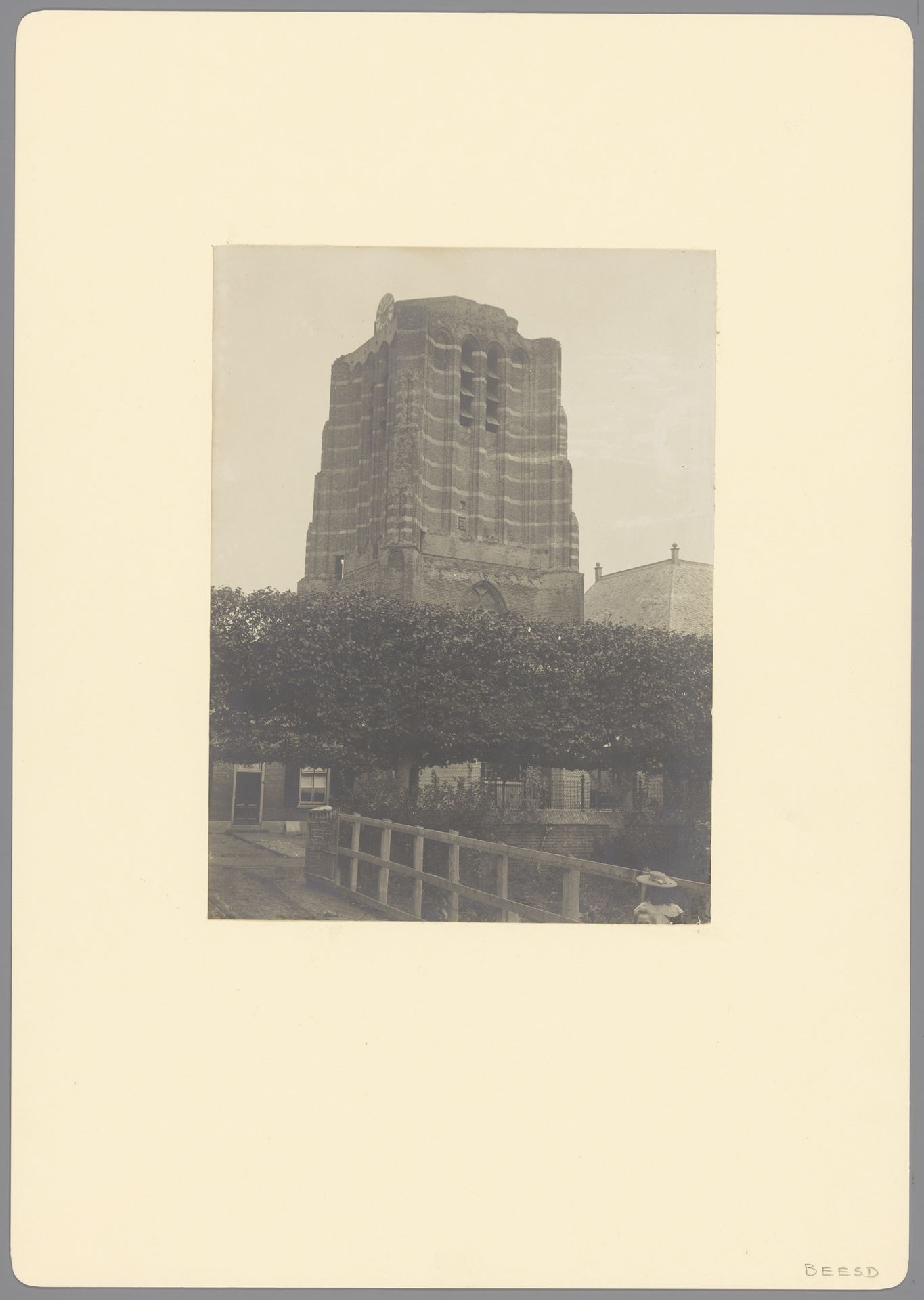 Toren van de Sint Pieterskerk te Beesd by anoniem (Monumentenzorg)