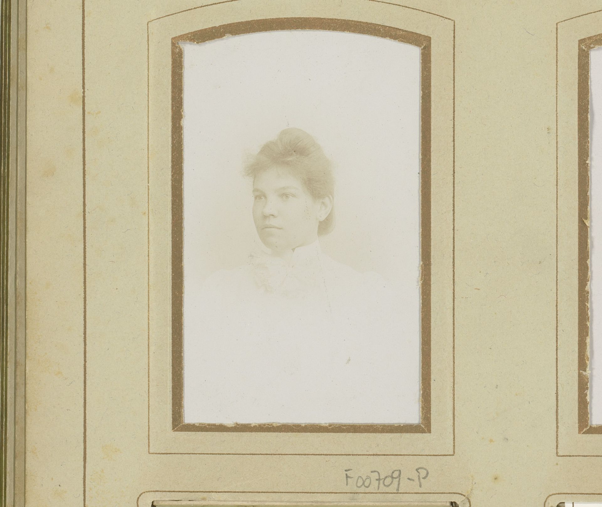Portret van een jonge vrouw by J. & Jac. Schotel