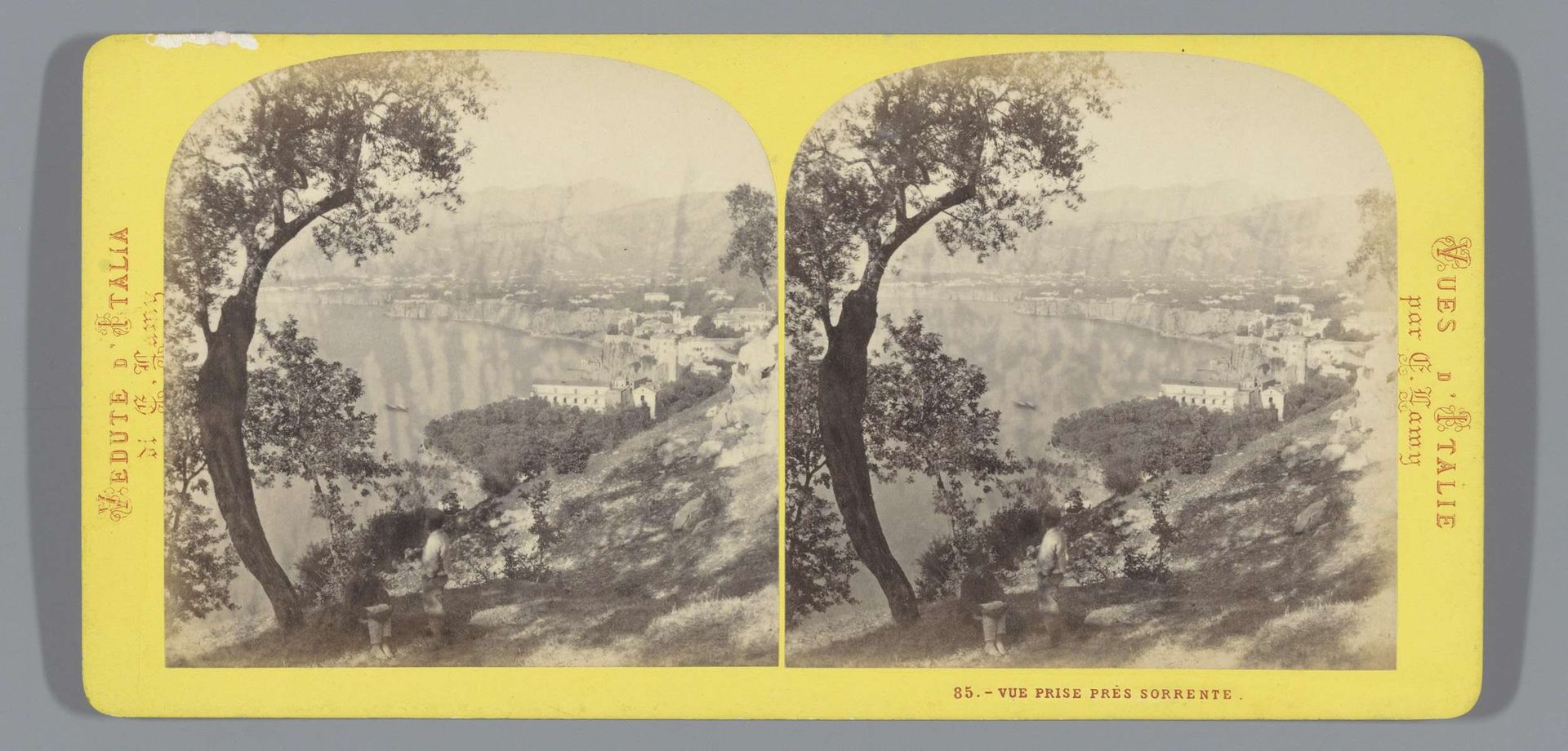 Gezicht op de baai van Napels, gezien vanaf de omgeving van Sorrento by Ernest Eléonor Pierre Lamy