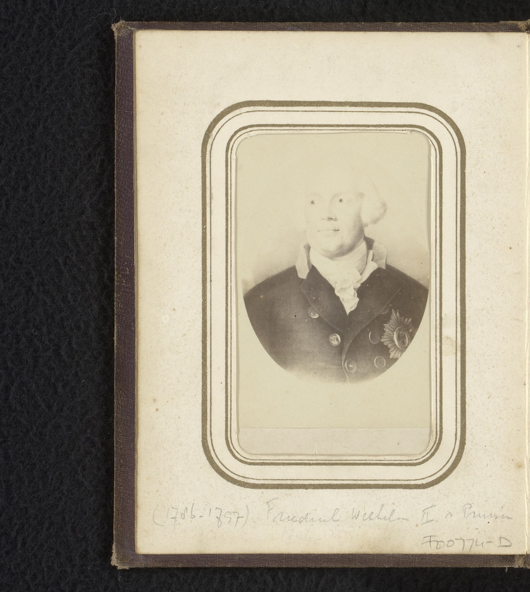 Fotoreproductie van een prent van een portret van koning Frederik Willem II van Pruisen by Anonymous