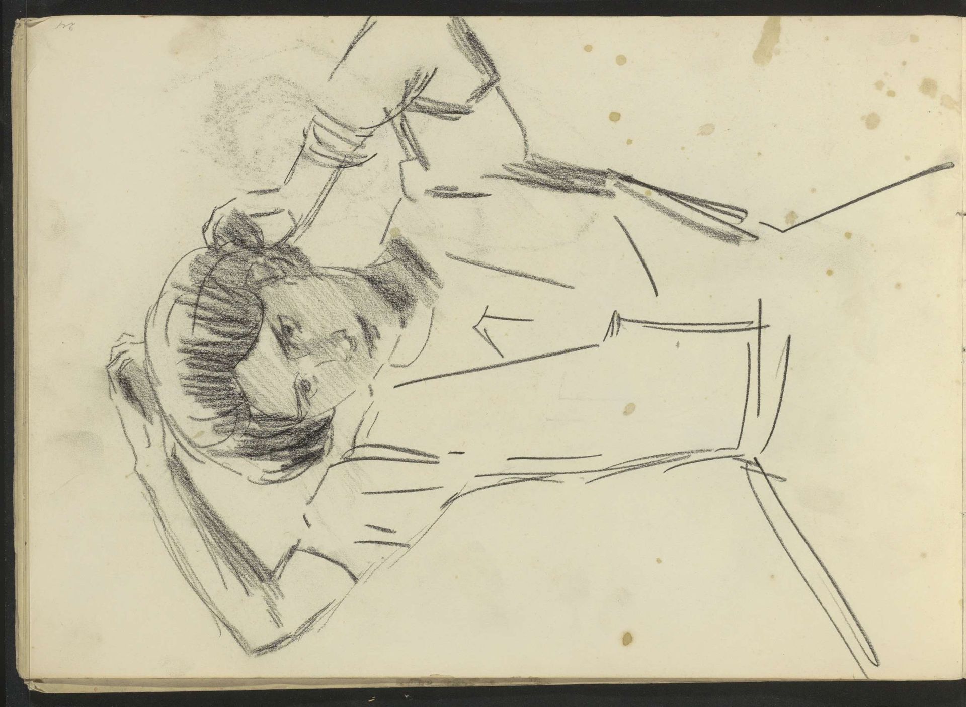 Vrouw die met haar kapsel bezig is by Isaac Israels