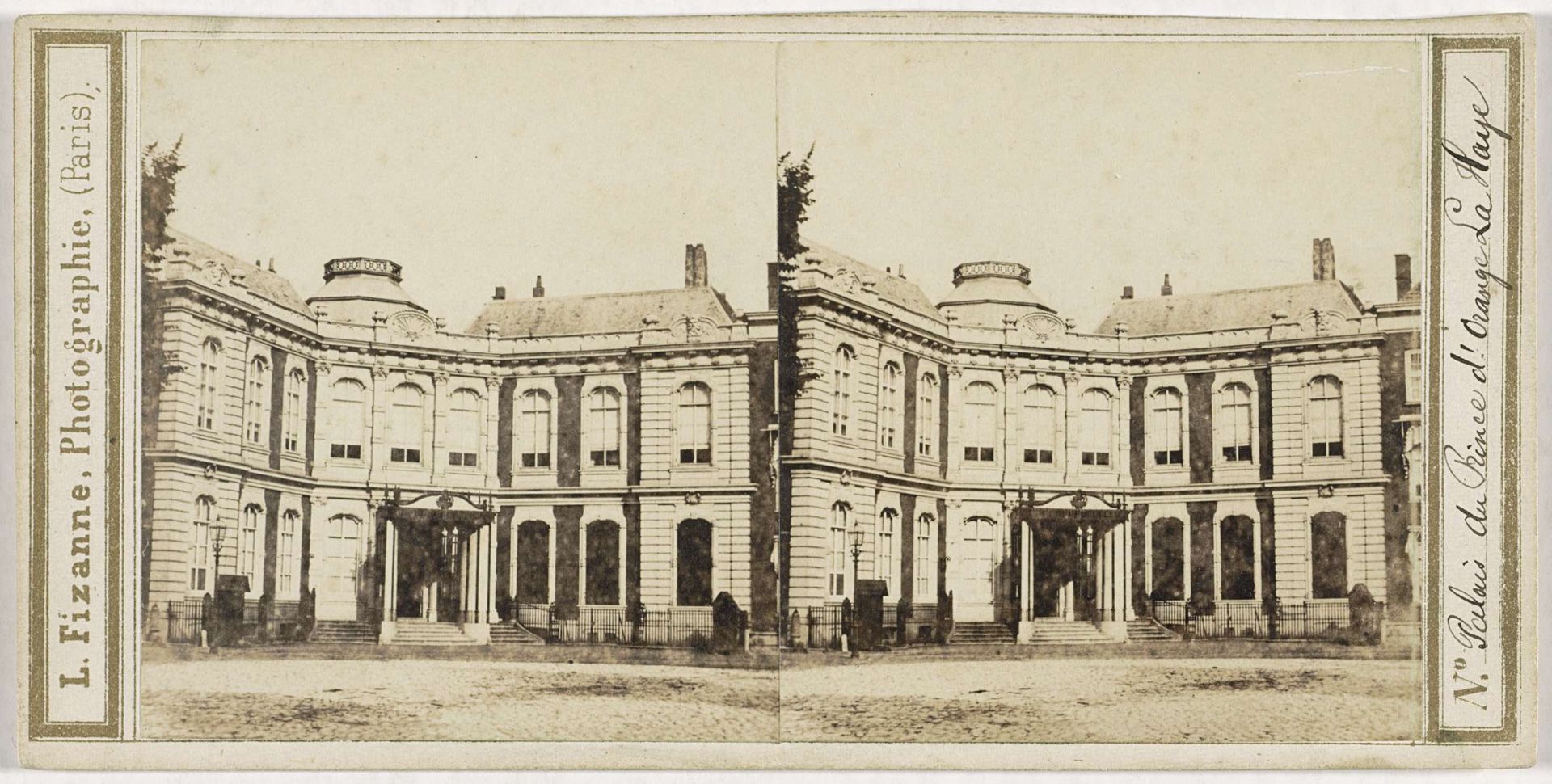 Gezicht op Paleis Kneuterdijk, Den Haag by L. Fizanne