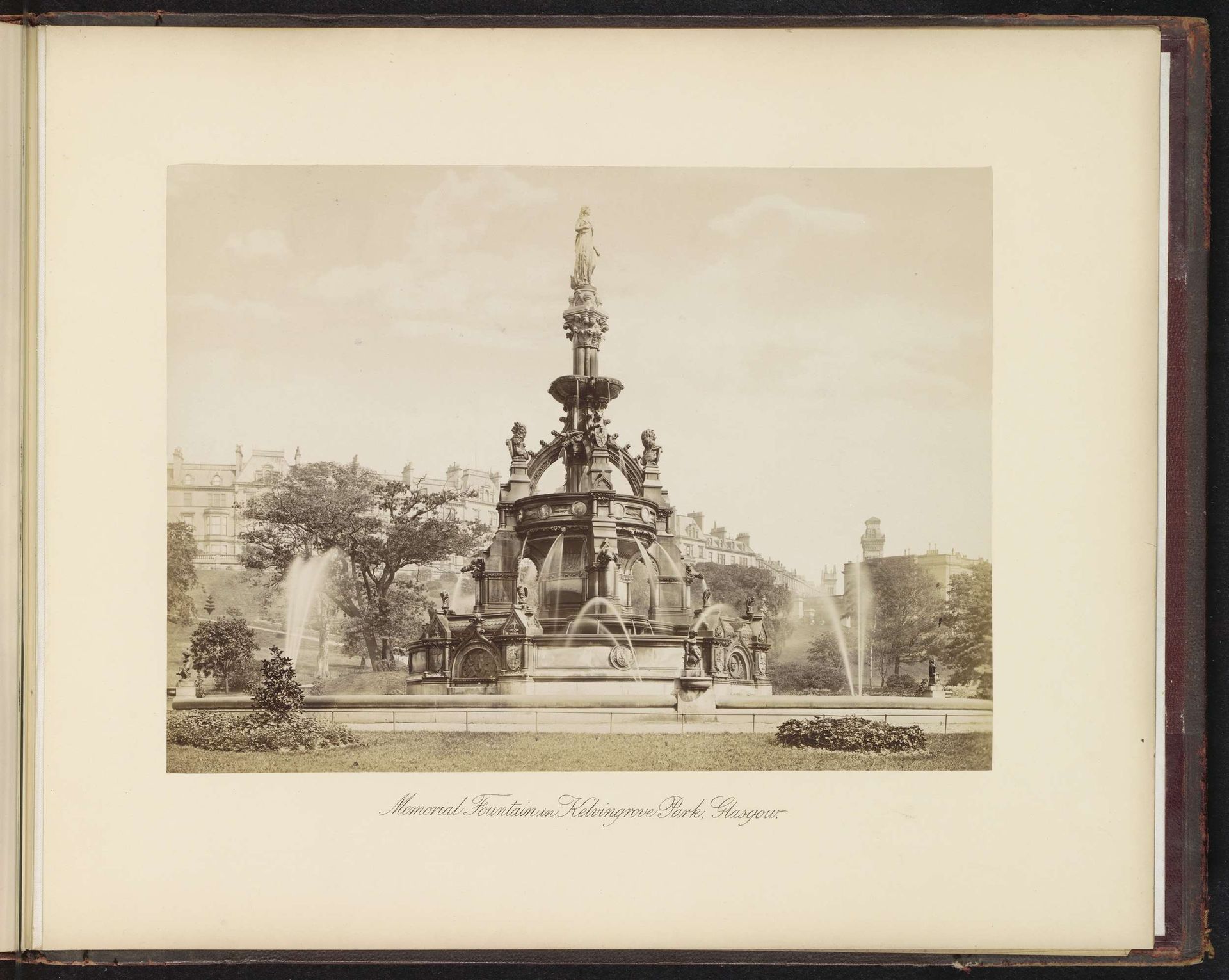 Memorial fountain om Kelvingrove Park, Glasgow by T. & R. Annan & Sons