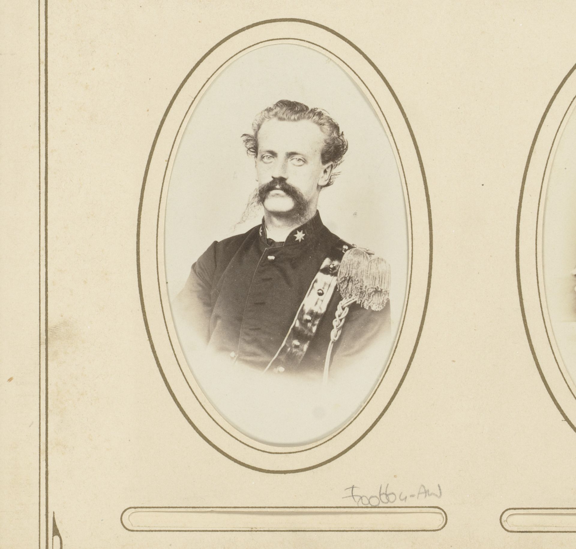 Portret van een man met lange snor in militair uniform by J.B. Jasper