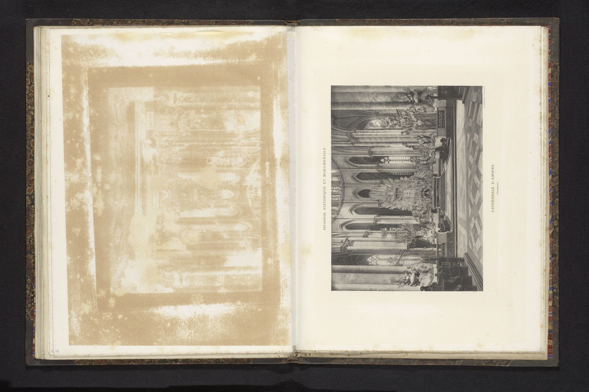 Interieur van de Notre-Dame van Amiens by Anonymous