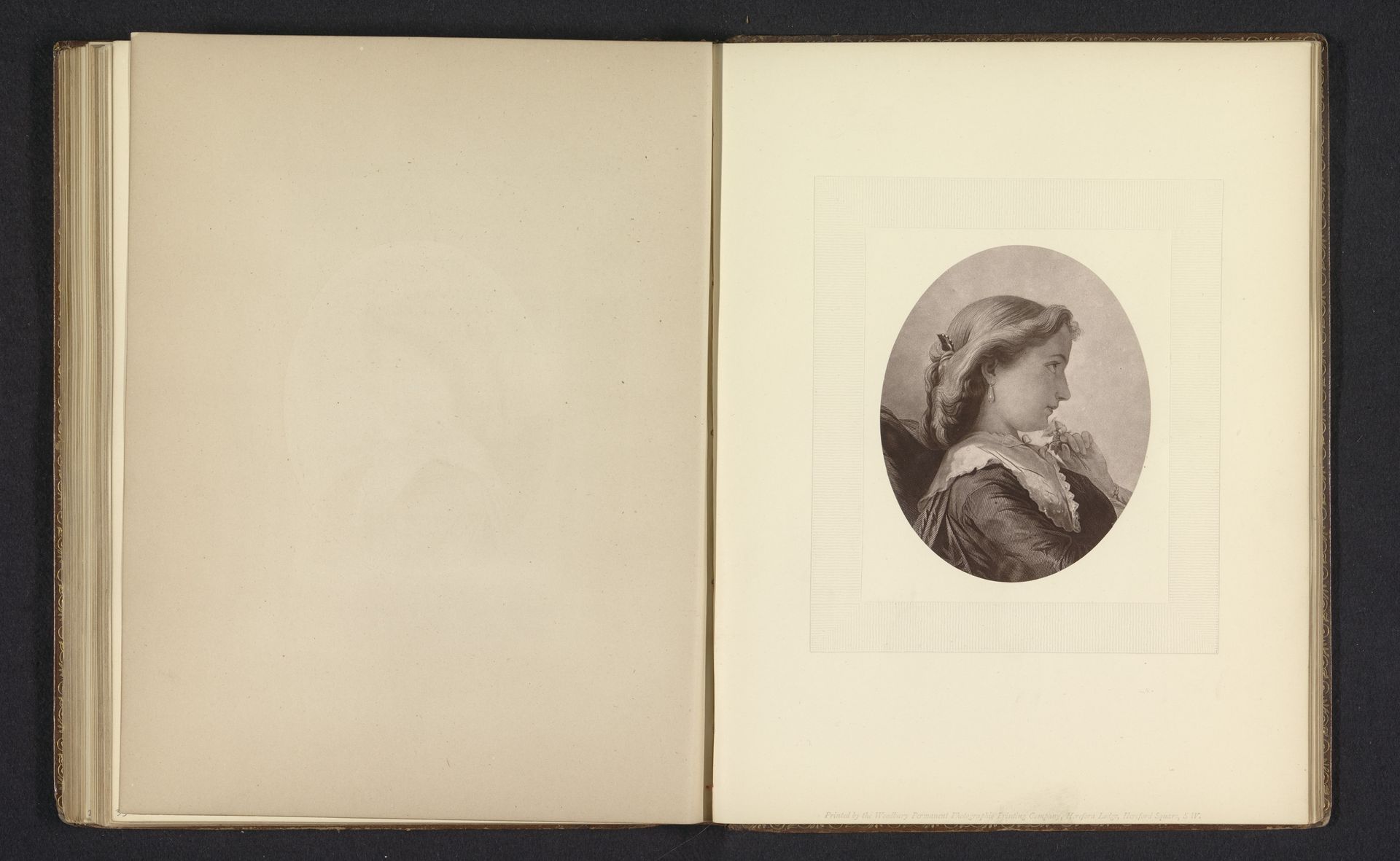 Fotoreproductie van een prent naar een schilderij van een vrouw in gedachten door François-Claudius Compte-Calix by Anonymous