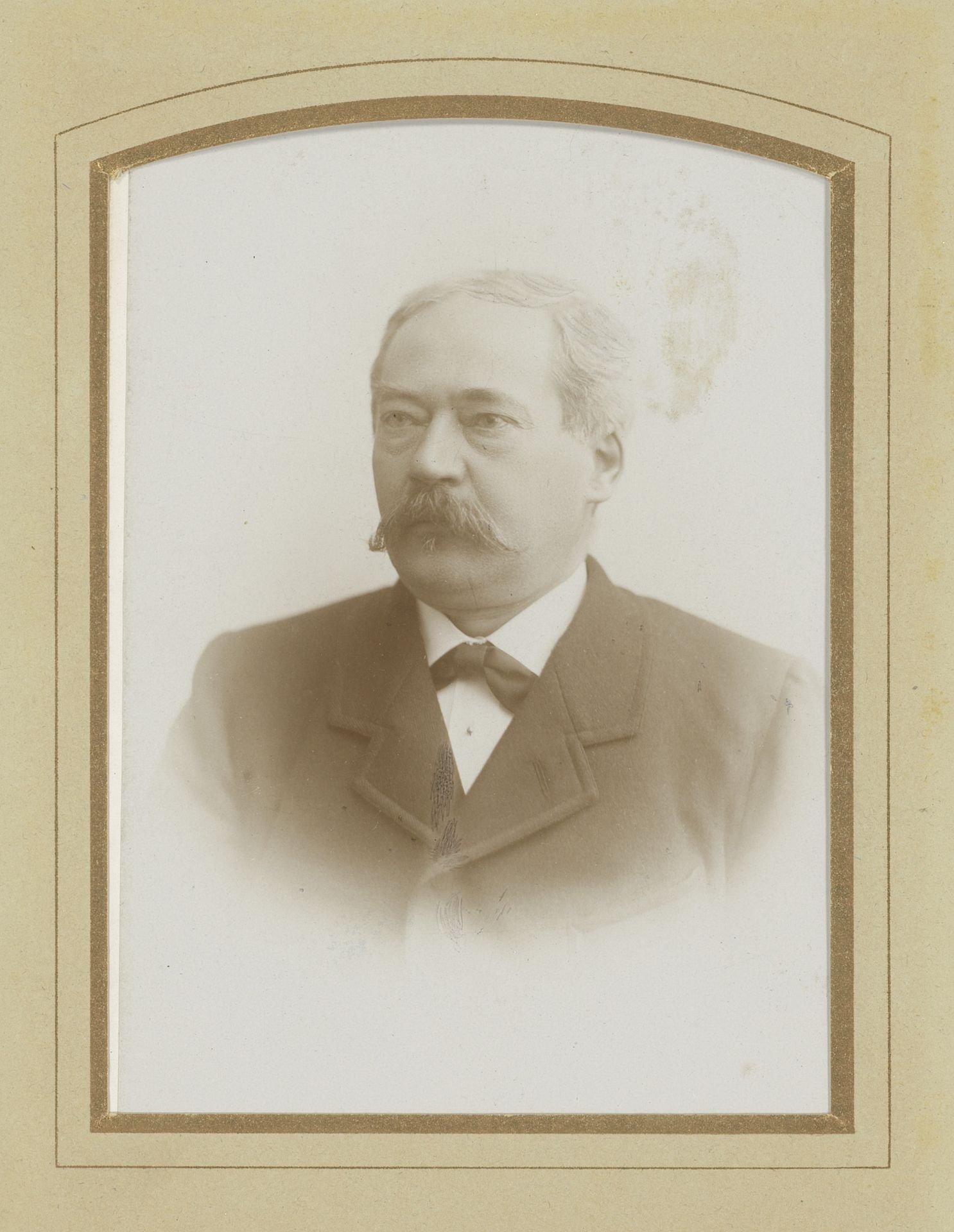 Portret van een man met snor by Albert Greiner