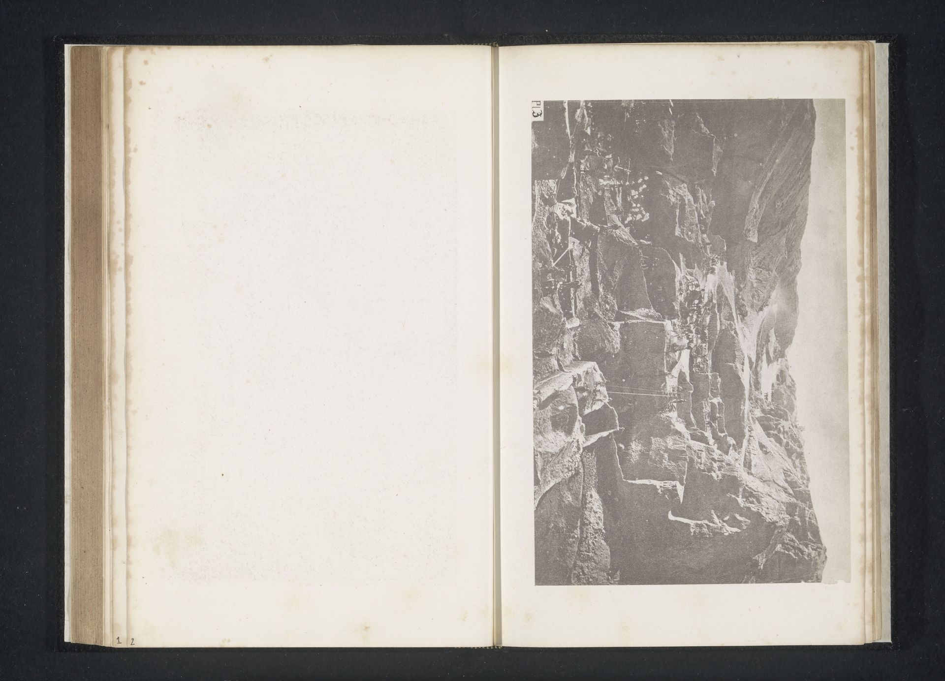 Gezicht op een diamantmijn in Zuid-Afrika, vermoedelijk bij Kimberley by Gray Brothers
