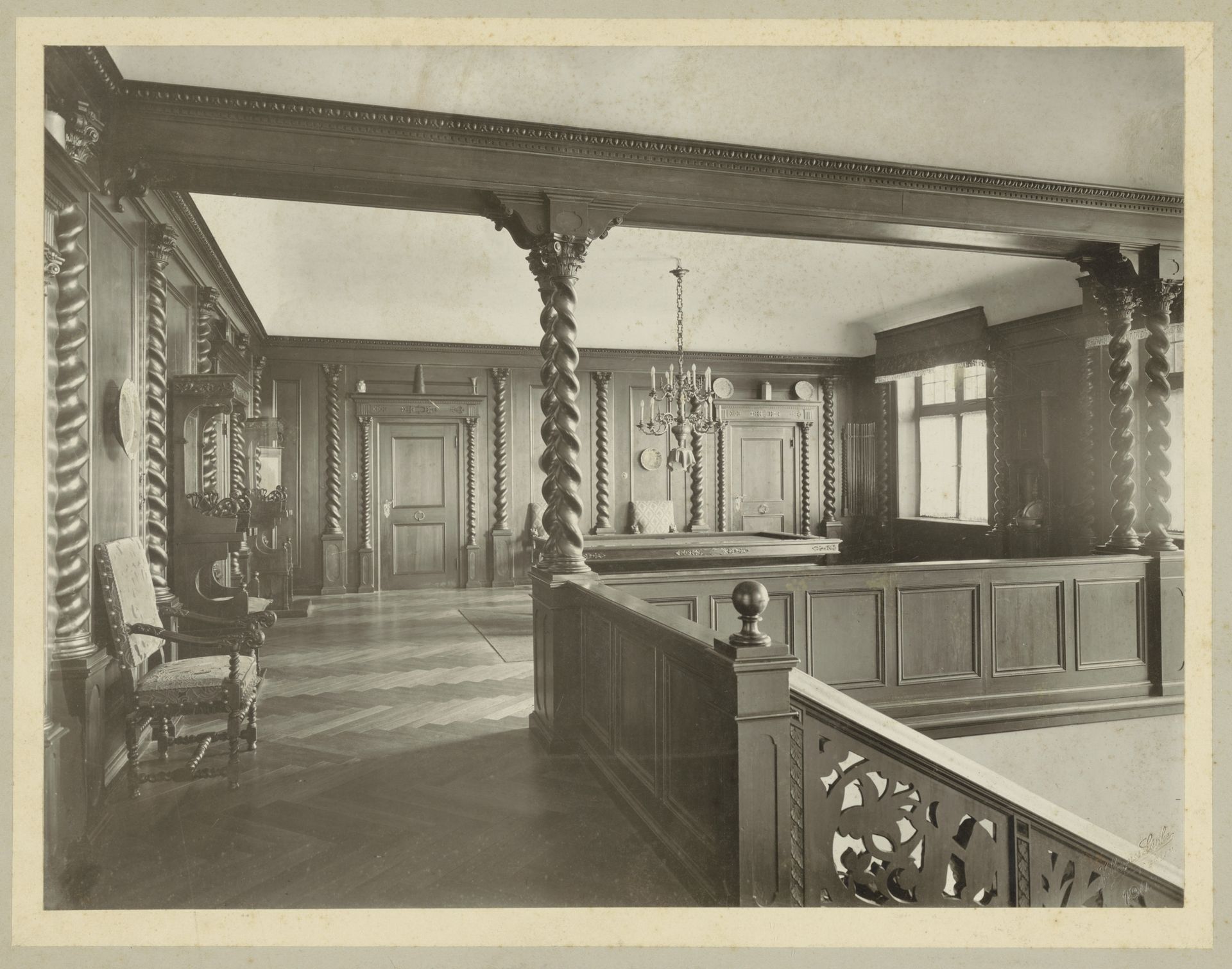 Trappenhuis en de biljartkamer by Johannes Lüpke
