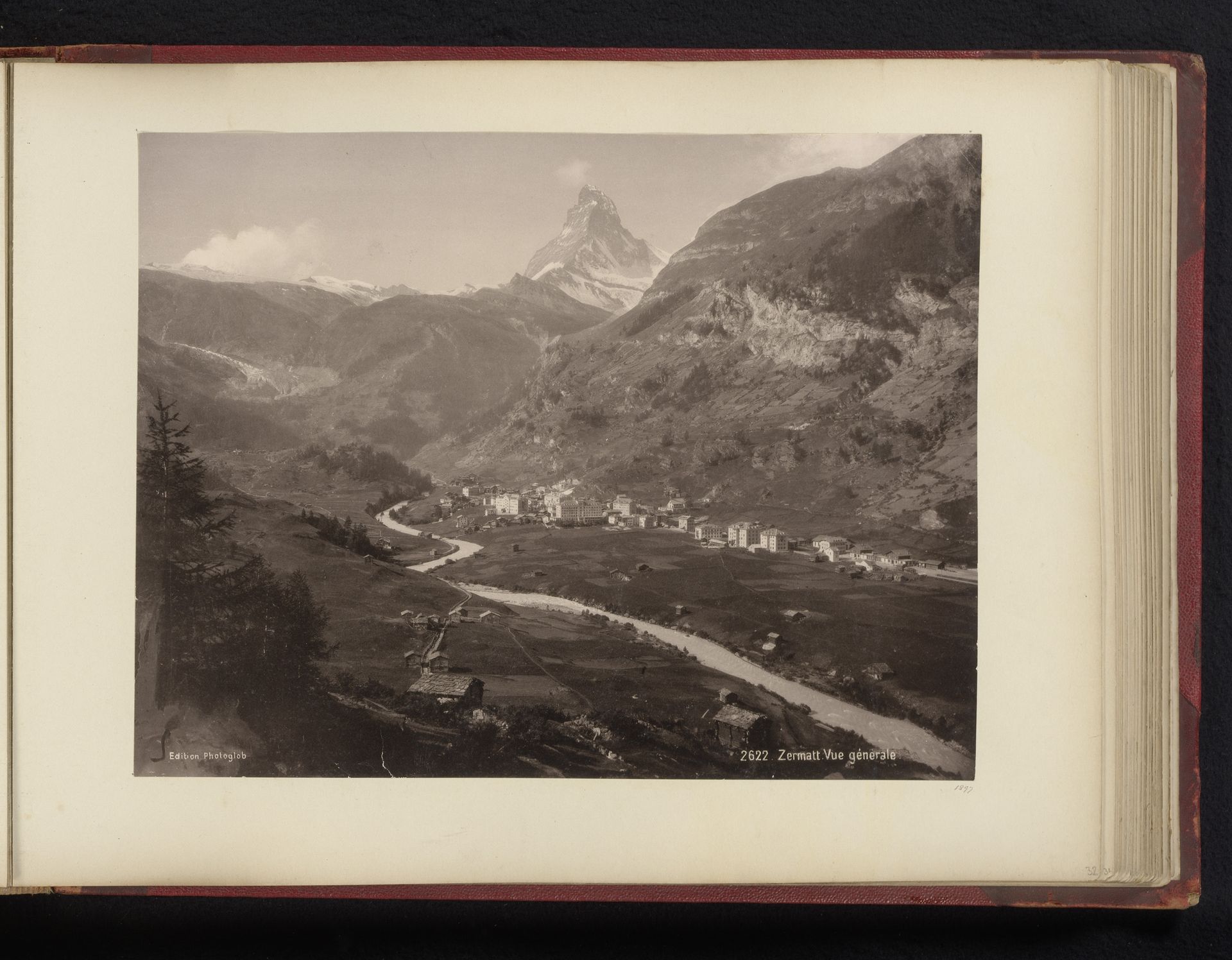 Gezicht op Zermatt met de Matterhorn by Anonymous