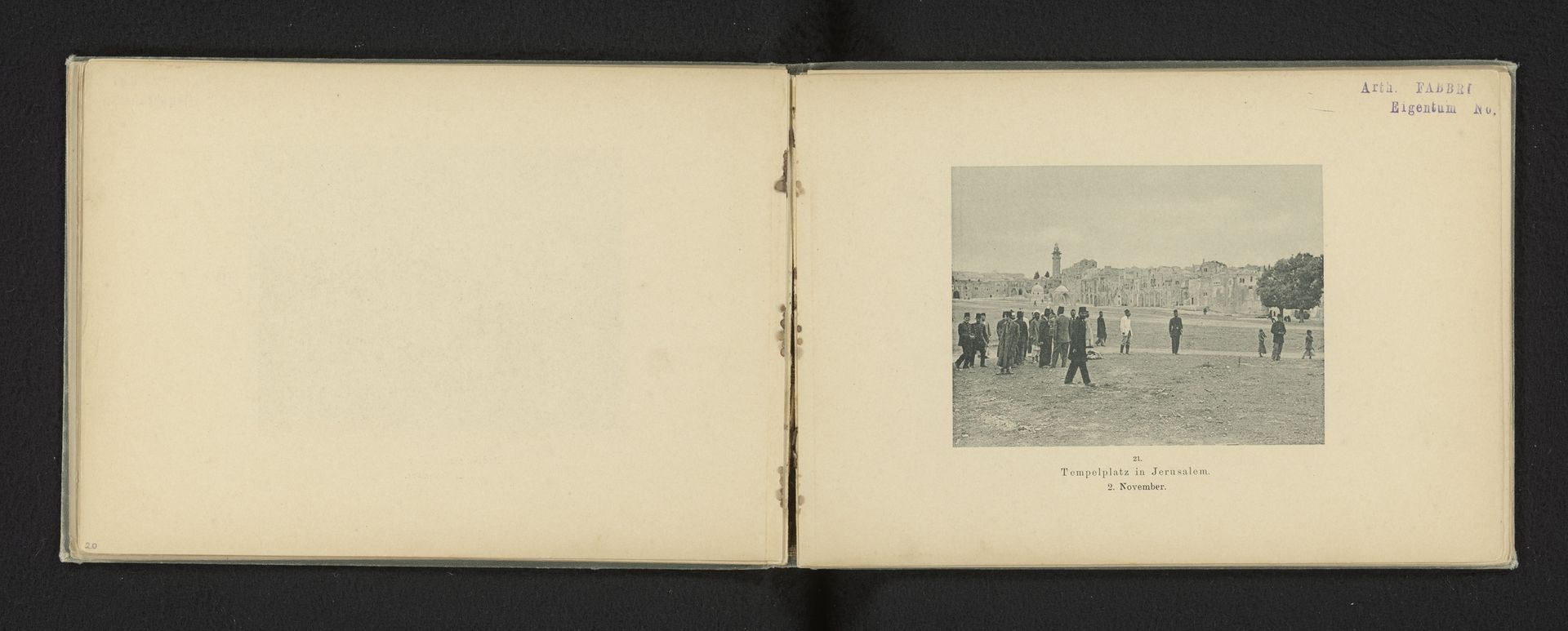 Reisgezelschap van keizer Wilhelm II van Duitsland op de Tempelberg in Jeruzalem, Israël by Augusta Victoria (keizerin van Duitsland)