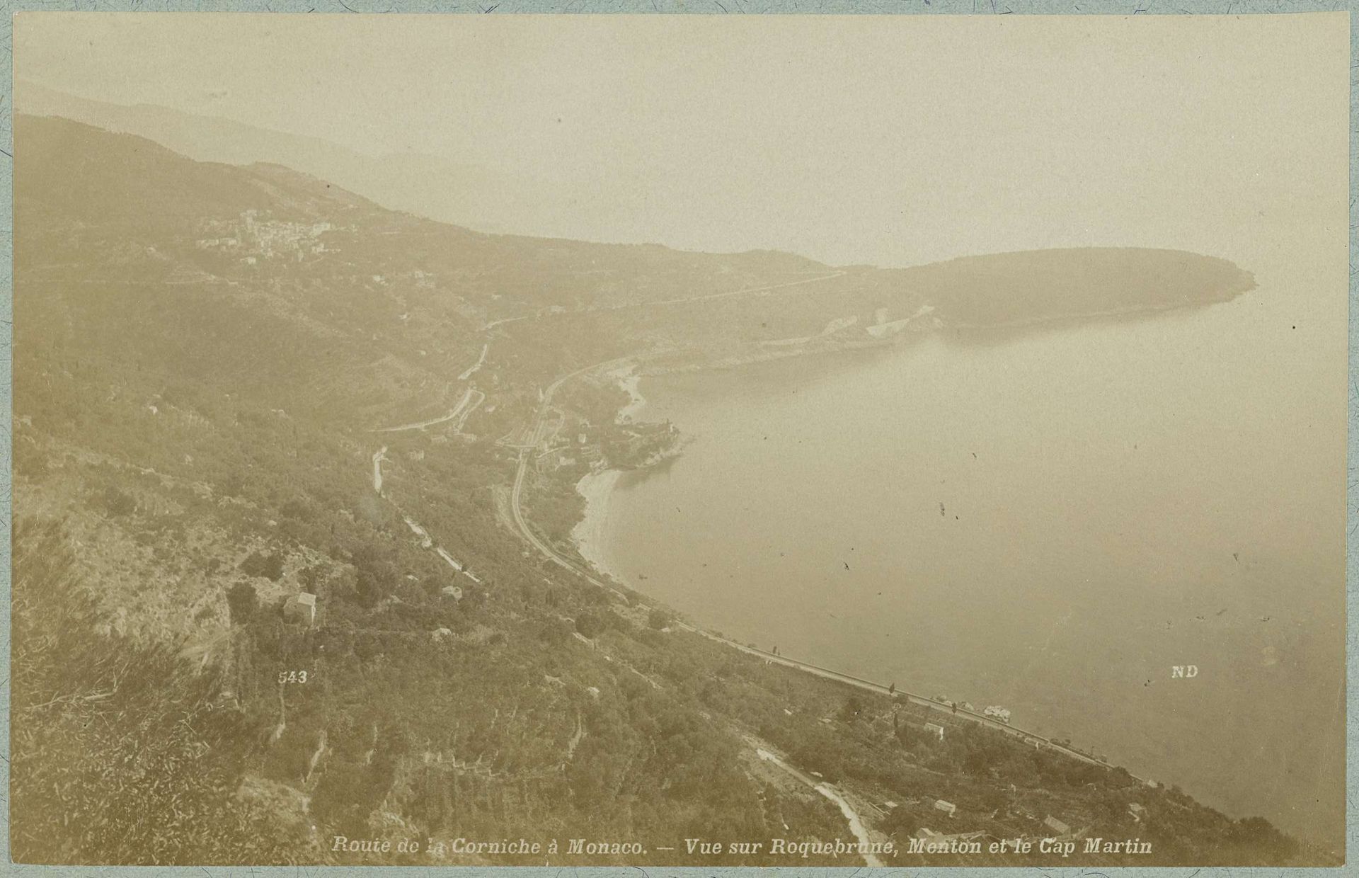 Gezicht op Roquebrune, Menton en Cap Martin by Neurdein Frères