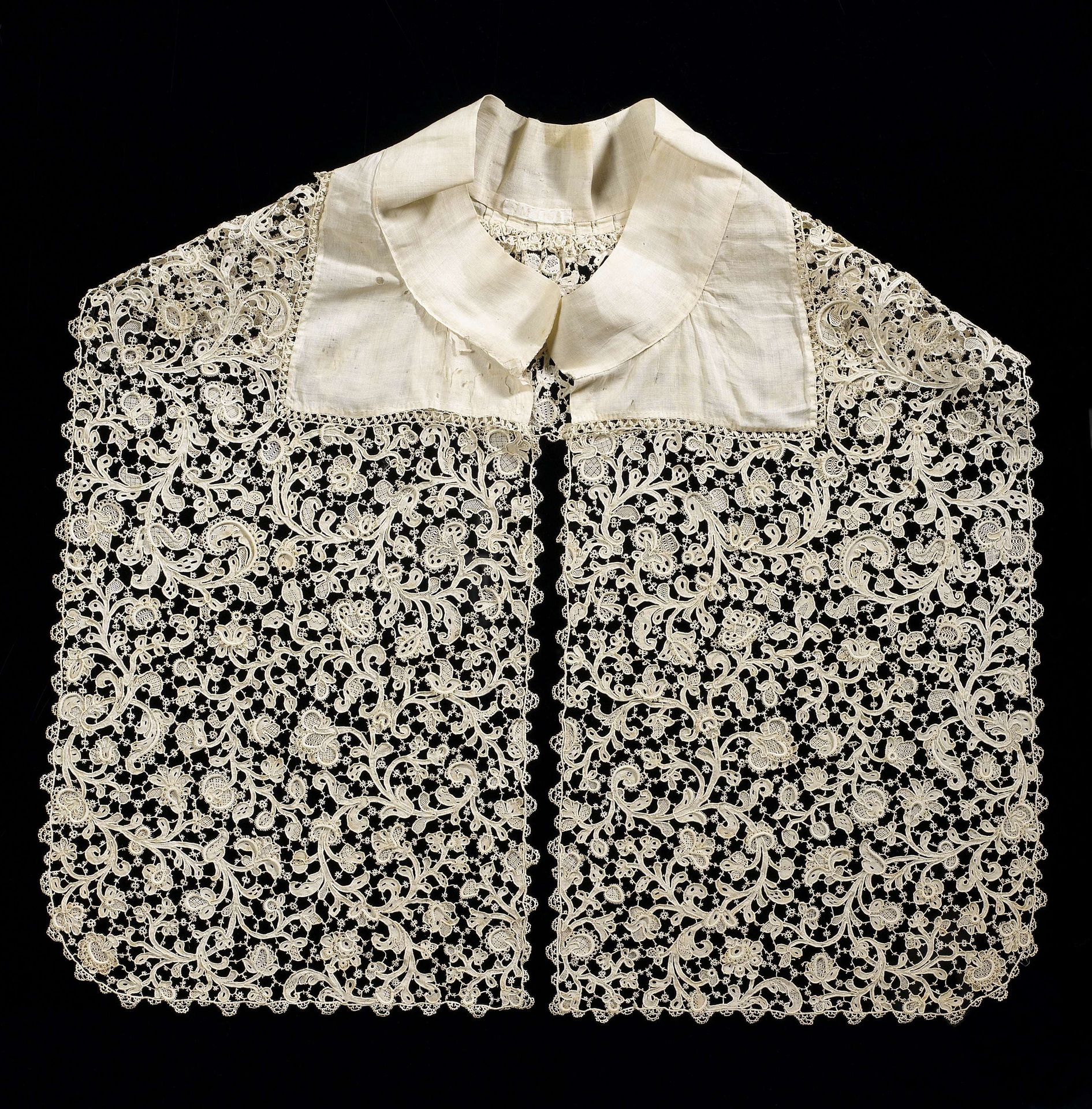 Flat Collar with Plain Linen Jabot and Needle Lace by Anonymous