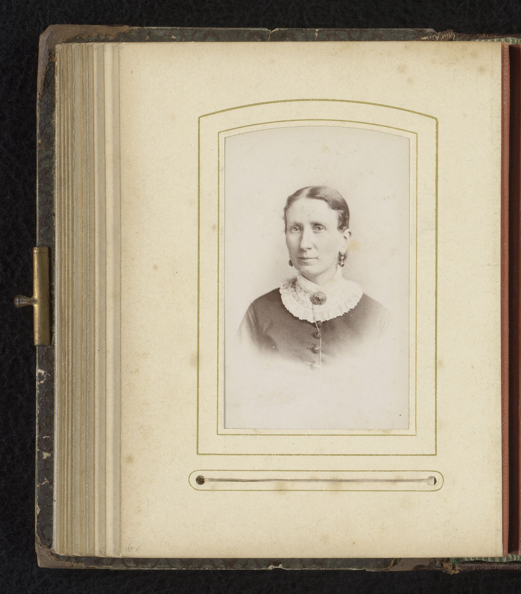 Portret van een vrouw met oorbellen by A. & G. Taylor