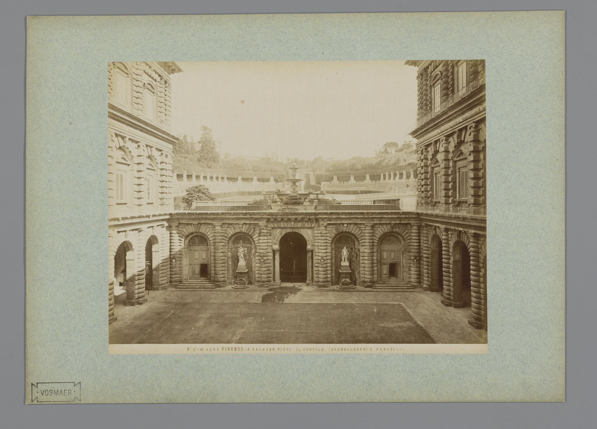 Gezicht op de binnenplaats van het Palazzo Pitti naar ontwerp van Brunelleschi en Fancelli, Florence, Italië by Anonymous